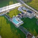 Luxury - Spa, Pool & Jacuzzi-wedding Апартаменты Чивитанова-Марке