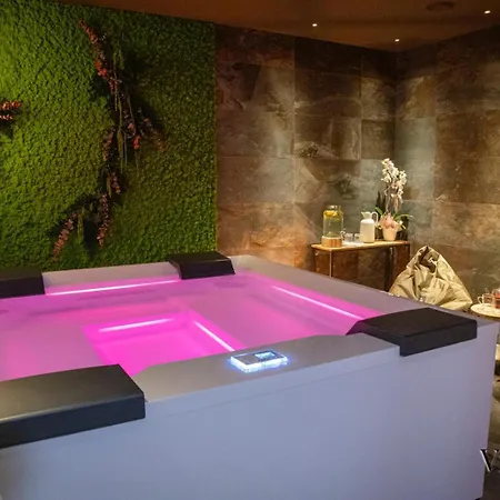 Luxury - Spa, Pool & Jacuzzi-wedding アパート